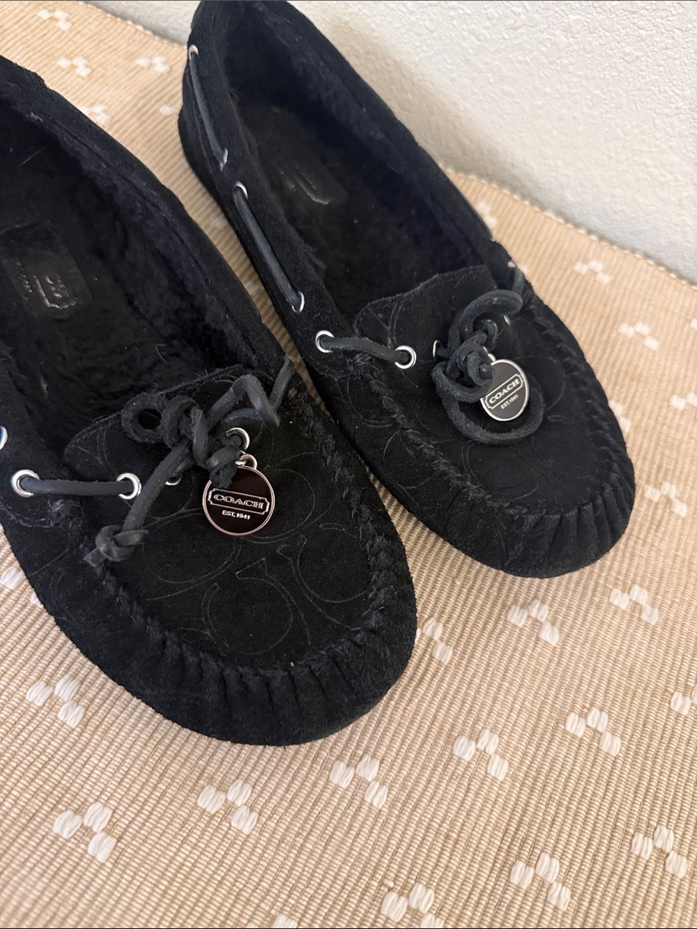 Coach Antonia Black Suede Signature Embossed Fur Lined Moccasin Loafers Size 7.5 - Picture 4 of 14